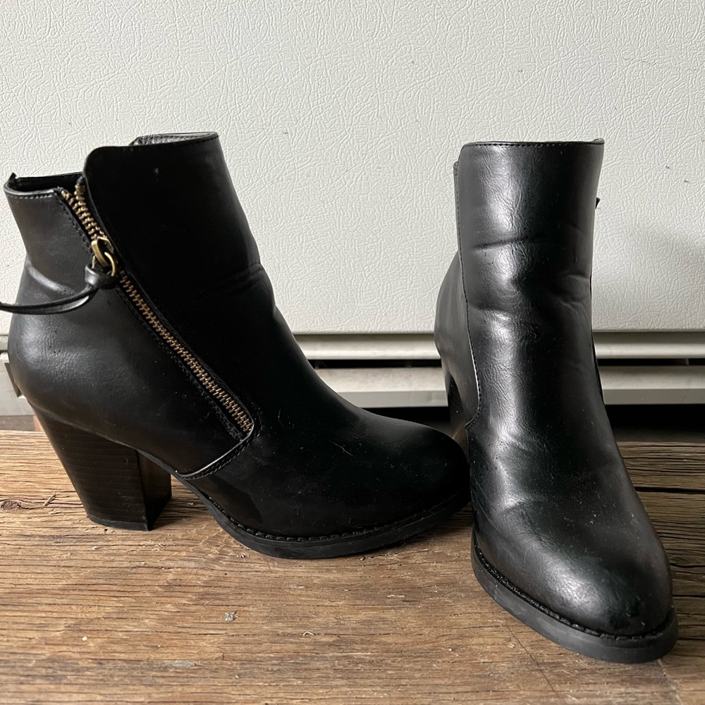Just fab black faux leather booties size: 6.5